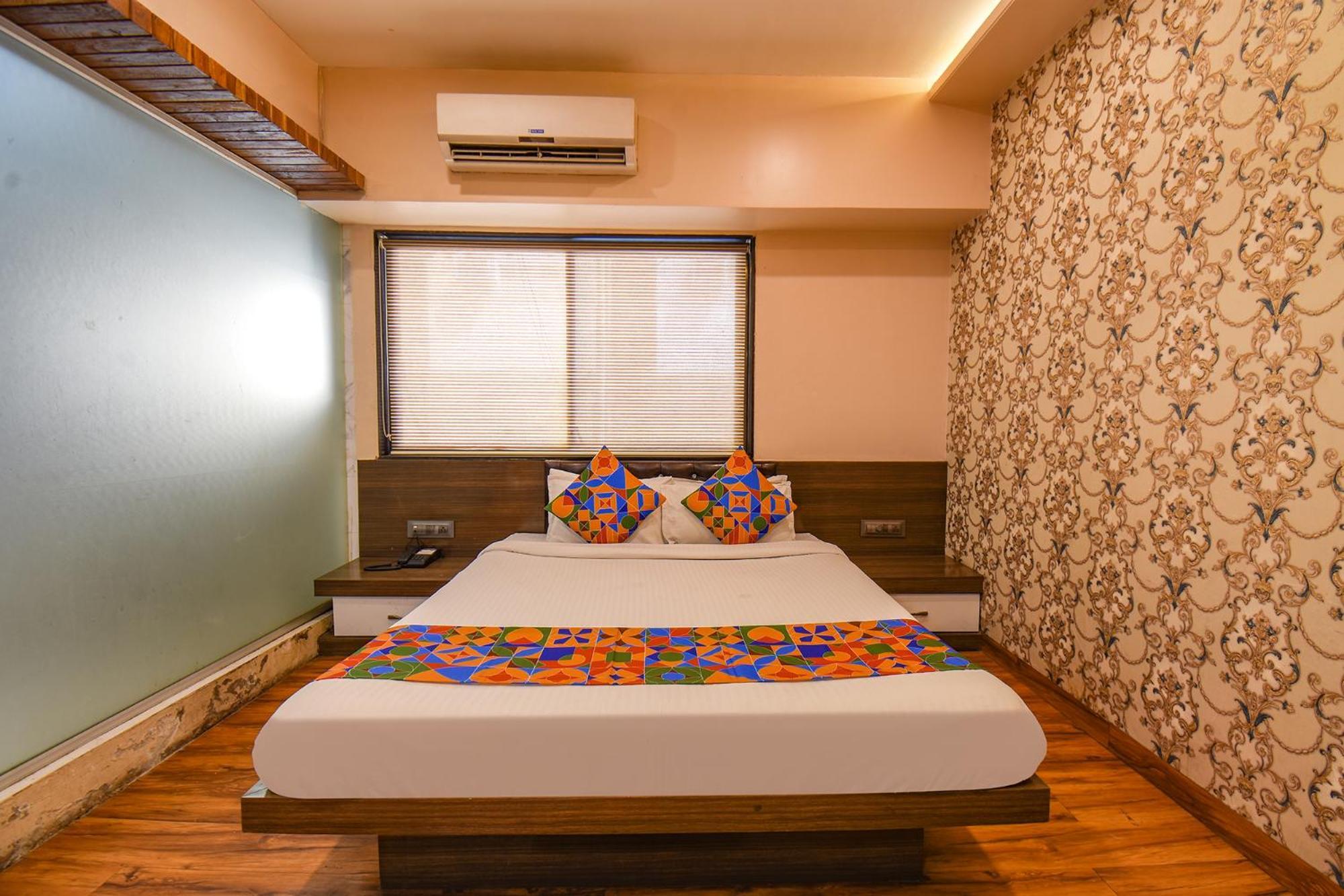 Fabexpress Glory - Nr Skywalk Bridge Hotel Pimpri-Chinchwad Exterior foto